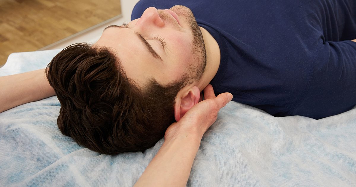 Startseite 6 Osteopathie bei Kopfschmerzen: Behandlung am Hinterkopf und an den Kopfgelenken